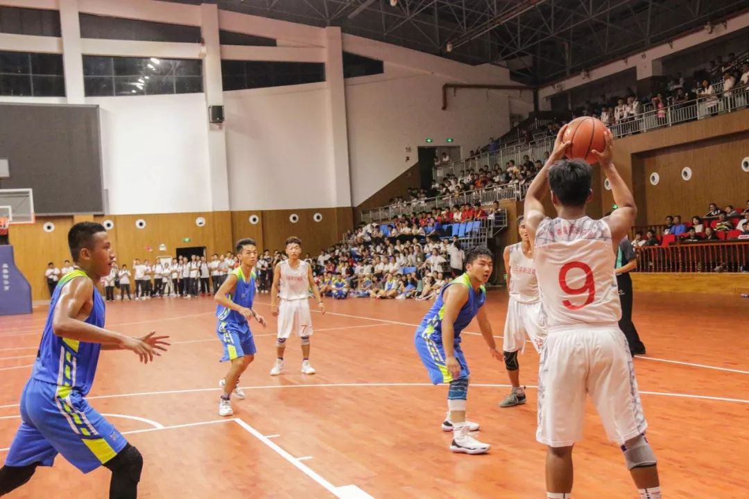 绿春县高级中学男子篮球队，刚刚获得了红河2019年校园篮球排球足球啦啦操三级联赛高中男子组冠军